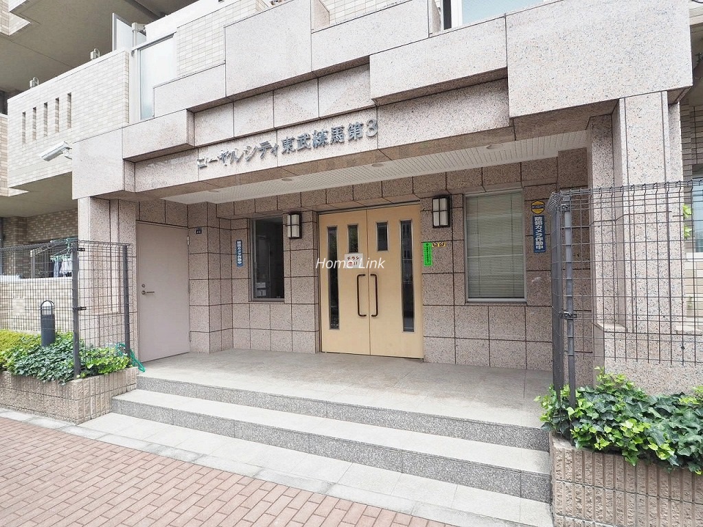 ローヤルシティ東武練馬第3　エントランス前